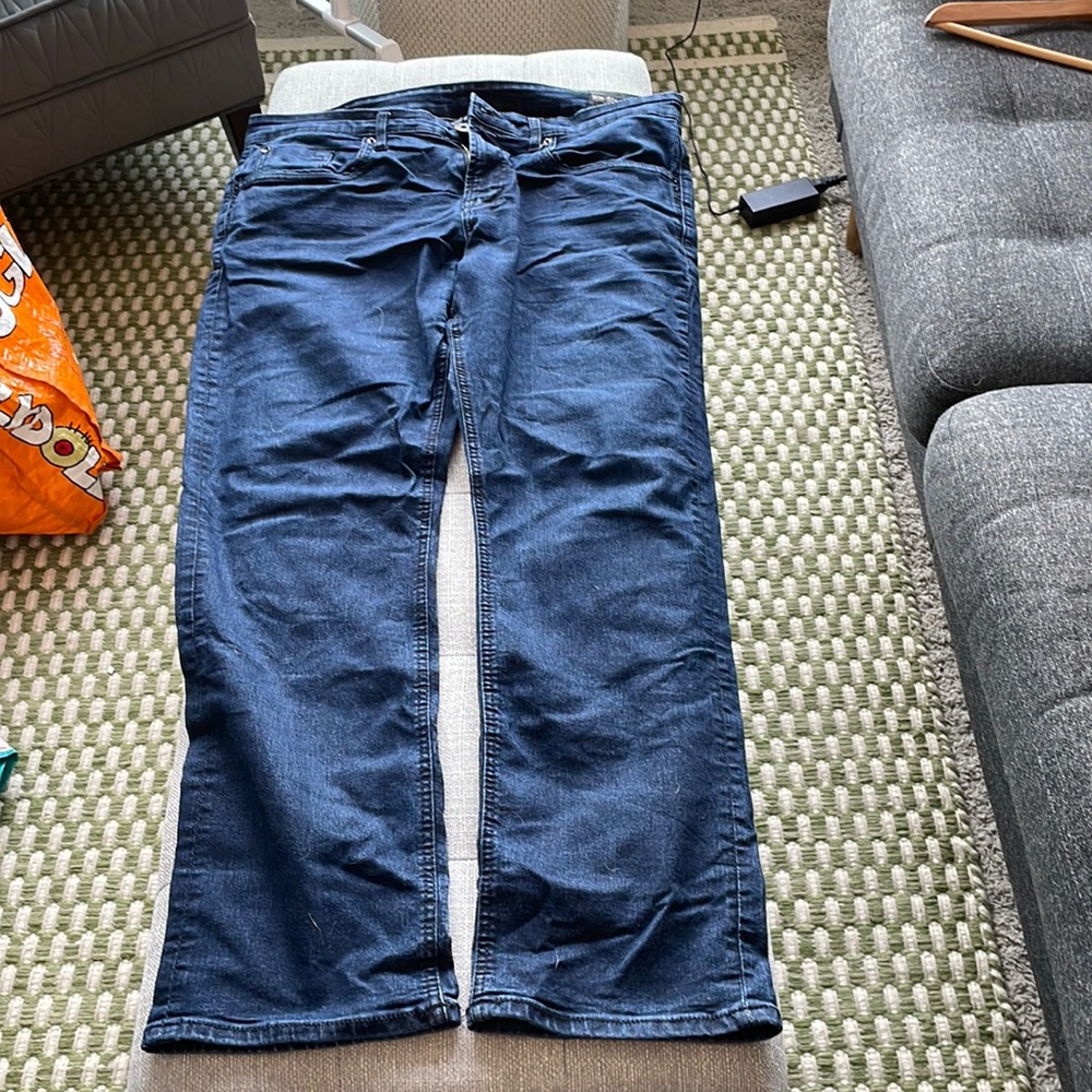 Buffalo Mens Six-x straight stretch jeans.  36 x 32.  Blue.